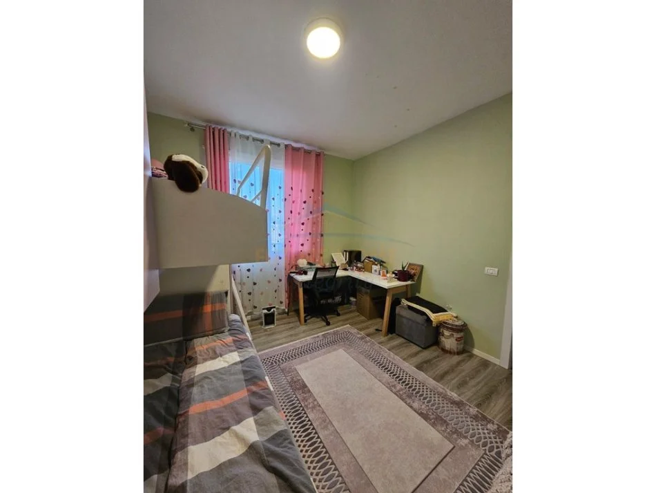 Tirane, jepet me qera apartament 2+1+Ballkon , 90 m² 760 € (Fusha e aviacionit 2+1+2+post parkimi)