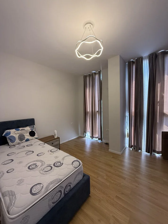 Tirane, jepet me qera apartament 2+1 Kati 6, 100 m² 650 € (Bulevardi bajram curri)