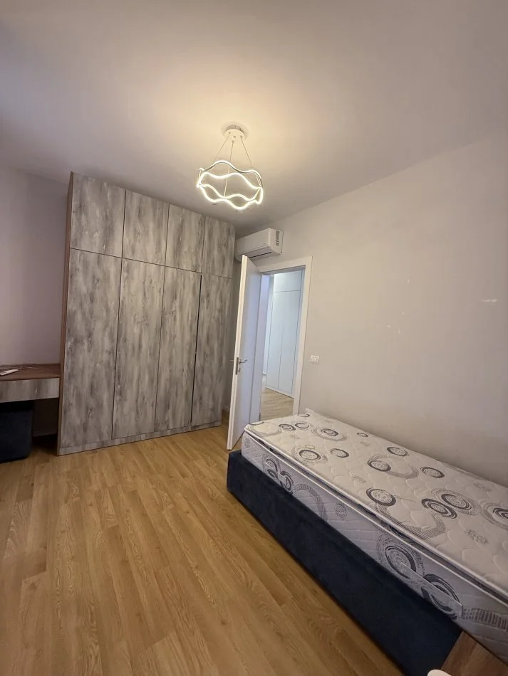Tirane, jepet me qera apartament 2+1 Kati 6, 100 m² 650 € (Bulevardi bajram curri)