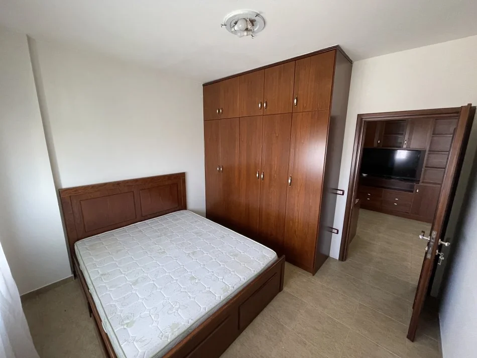 Tirane, jepet me qera apartament 1+1+Aneks+Ballkon Kati 9, 79 m² 500 € (Rruga Kavajes , Perball Delijorgjit)