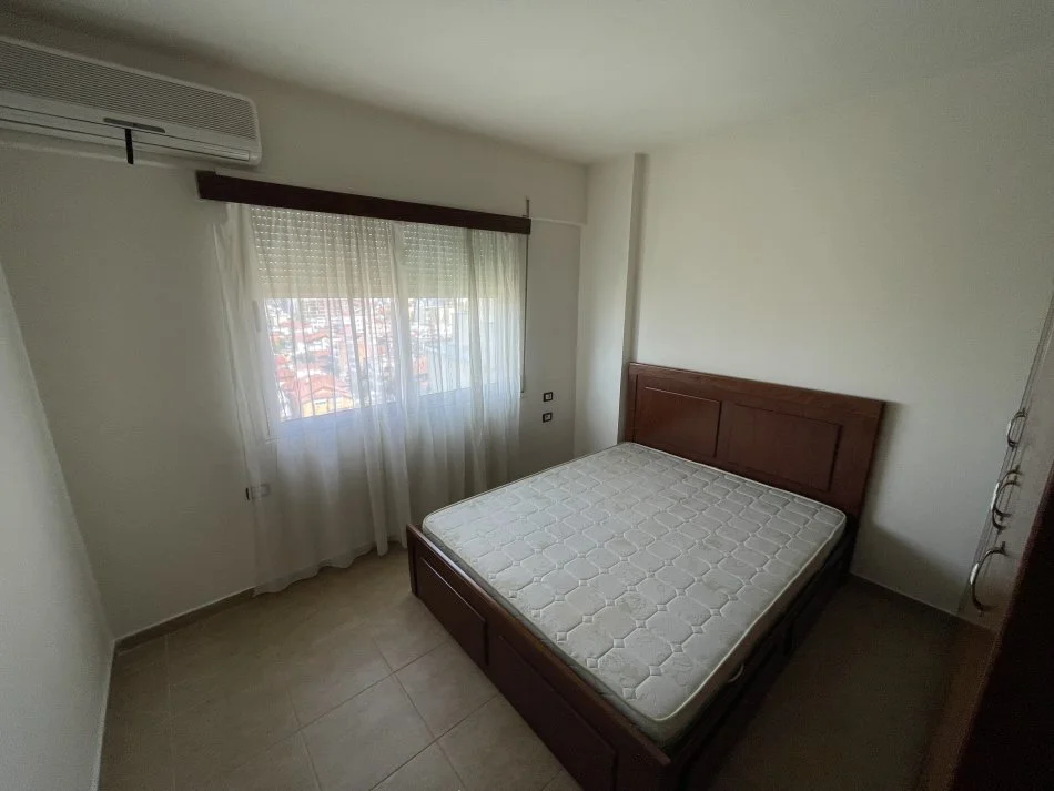 Tirane, jepet me qera apartament 1+1+Aneks+Ballkon Kati 9, 79 m² 500 € (Rruga Kavajes , Perball Delijorgjit)