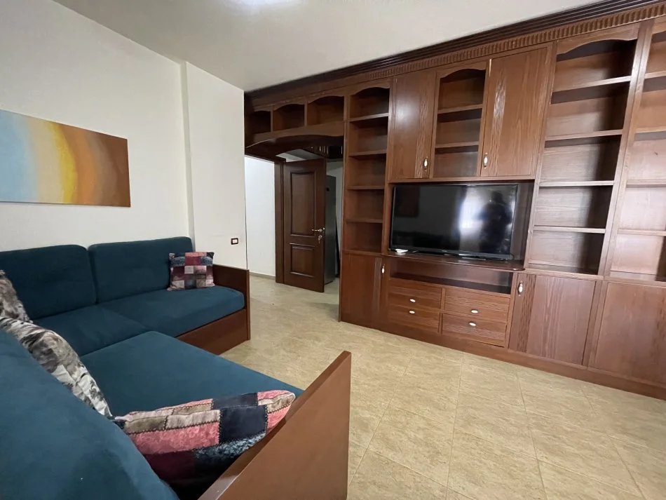 Tirane, jepet me qera apartament 1+1+Aneks+Ballkon Kati 9, 79 m² 500 € (Rruga Kavajes , Perball Delijorgjit)