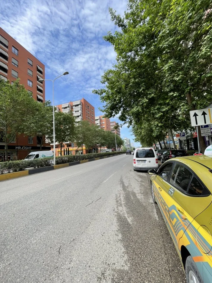 Tirane, jepet me qera apartament 1+1+Aneks+Ballkon Kati 9, 79 m² 500 € (Rruga Kavajes , Perball Delijorgjit)