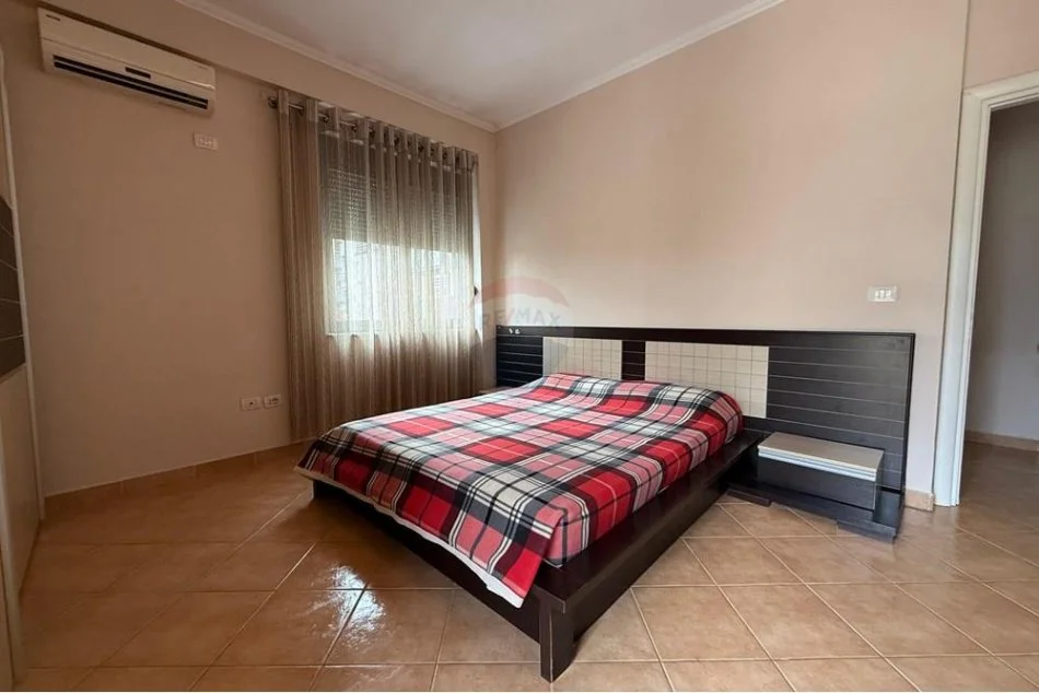 Tirane, jepet me qera apartament 1+1 Kati 2, 95 m² 550 € (Liqeni Thate)