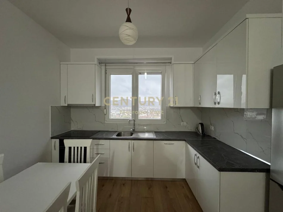 Tirane, jepet me qera Vile 2 Katshe Kati 2, 162 m² 1.300 € 