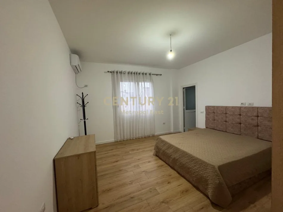 Tirane, jepet me qera Vile 2 Katshe Kati 2, 162 m² 1.300 € 
