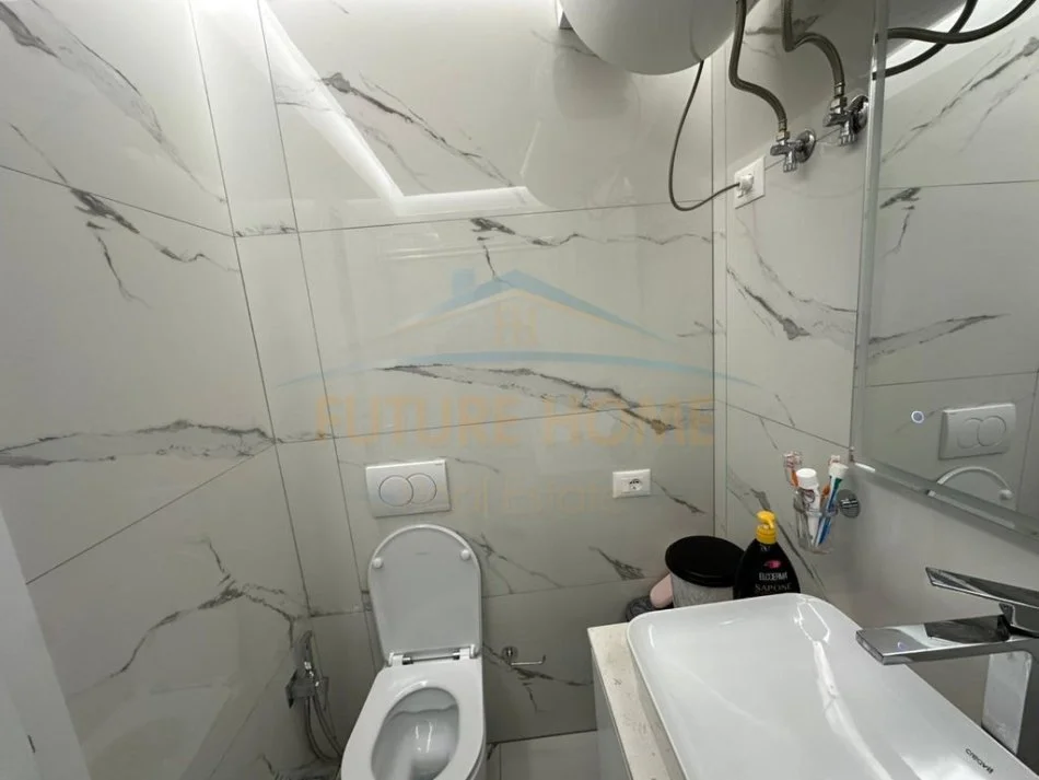 Tirane, shitet apartament 1+1+Ballkon , 110.000 € 