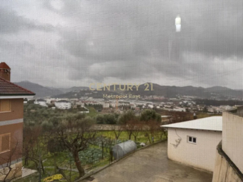 Tirane, jepet me qera Vile 2 Katshe Kati 2, 162 m² 1.300 € 