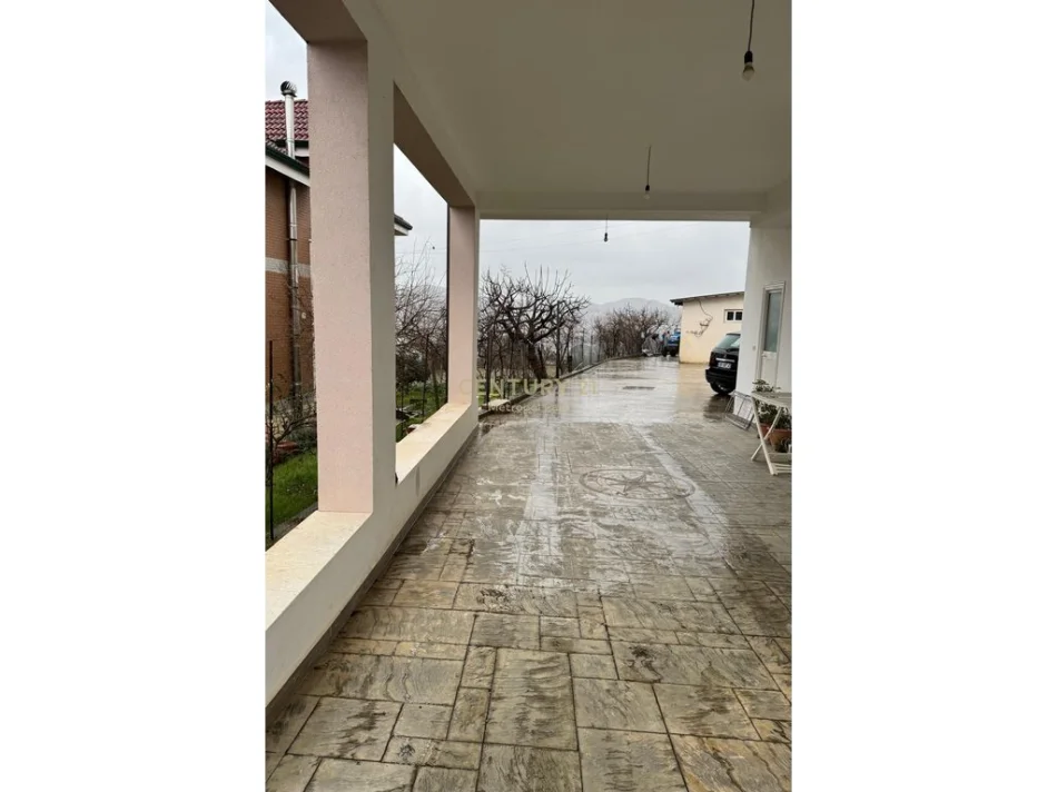 Tirane, jepet me qera Vile 2 Katshe Kati 2, 162 m² 1.300 € 