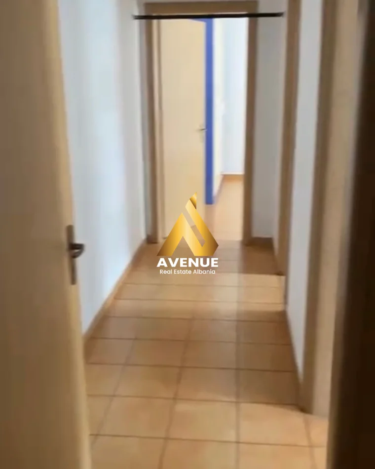 Tirane, jepet me qera apartament 2+1 Kati 8, 700 € (Te ish UET)