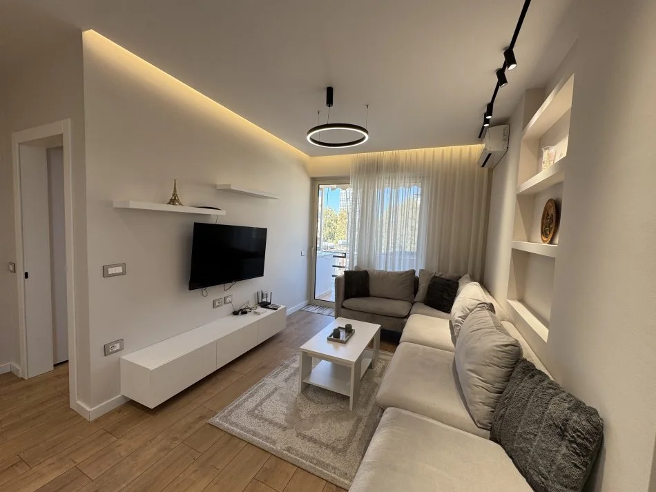 Tirane, jepet me qera apartament , 65 m² 600 € 