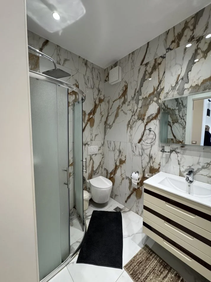 Tirane, jepet me qera apartament Kati 5, 65 m² 650 € 