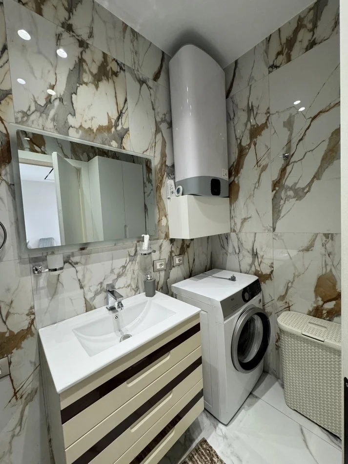 Tirane, jepet me qera apartament Kati 5, 65 m² 650 € 