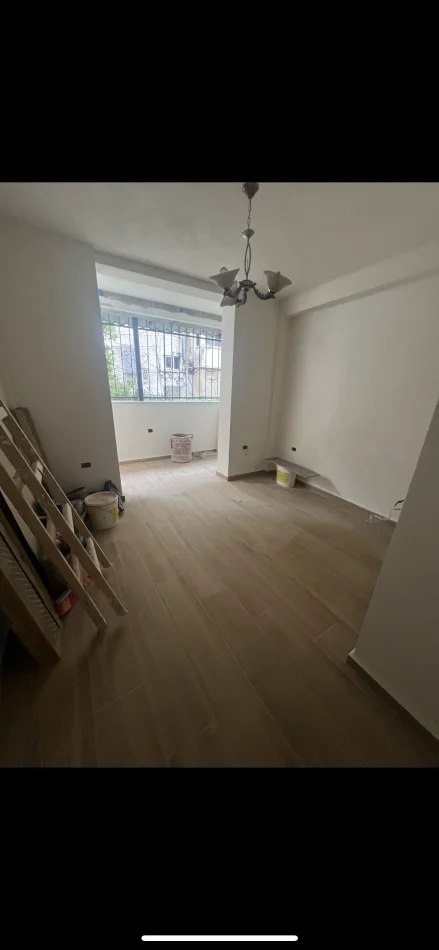 Tirane, jepet me qera 1+1+Ballkon Kati 1, 45 m² 650 € (Sheshi Willson)