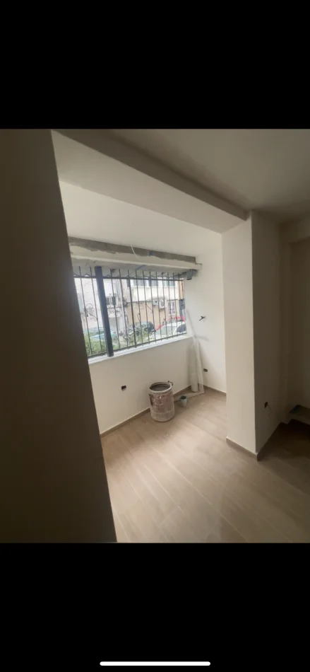 Tirane, jepet me qera 1+1+Ballkon Kati 1, 45 m² 650 € (Sheshi Willson)