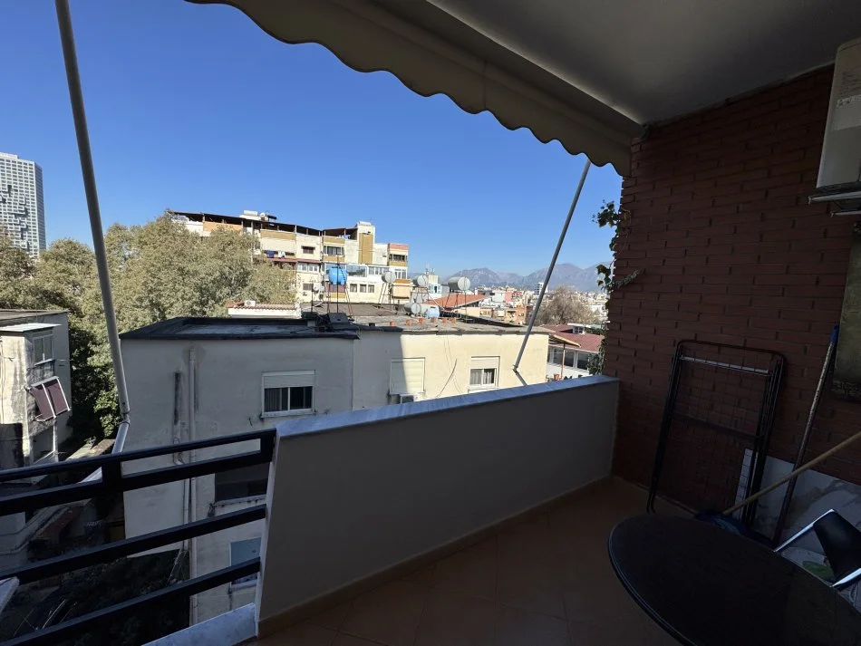 Tirane, jepet me qera apartament Kati 5, 65 m² 650 € 