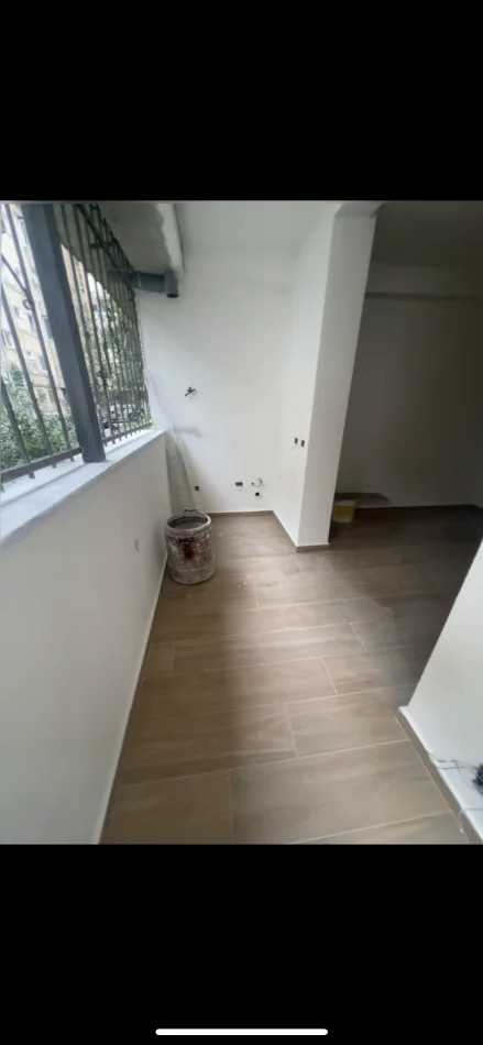 Tirane, jepet me qera 1+1+Ballkon Kati 1, 45 m² 650 € (Sheshi Willson)