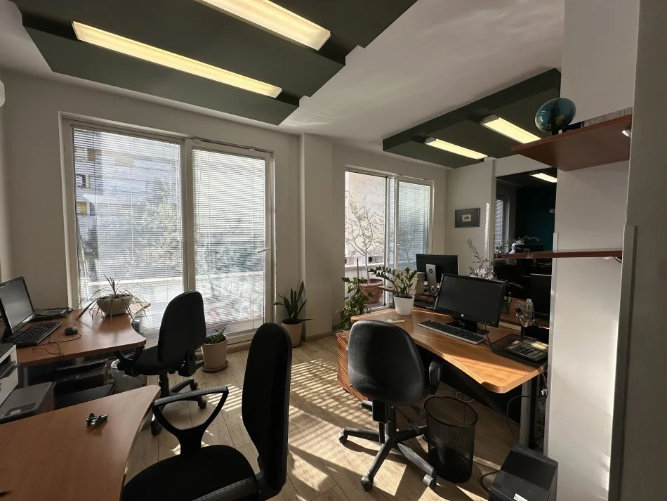 Tirane, jepet me qera zyre Kati 3, 120 m² 1.700 € (Shallvaret)