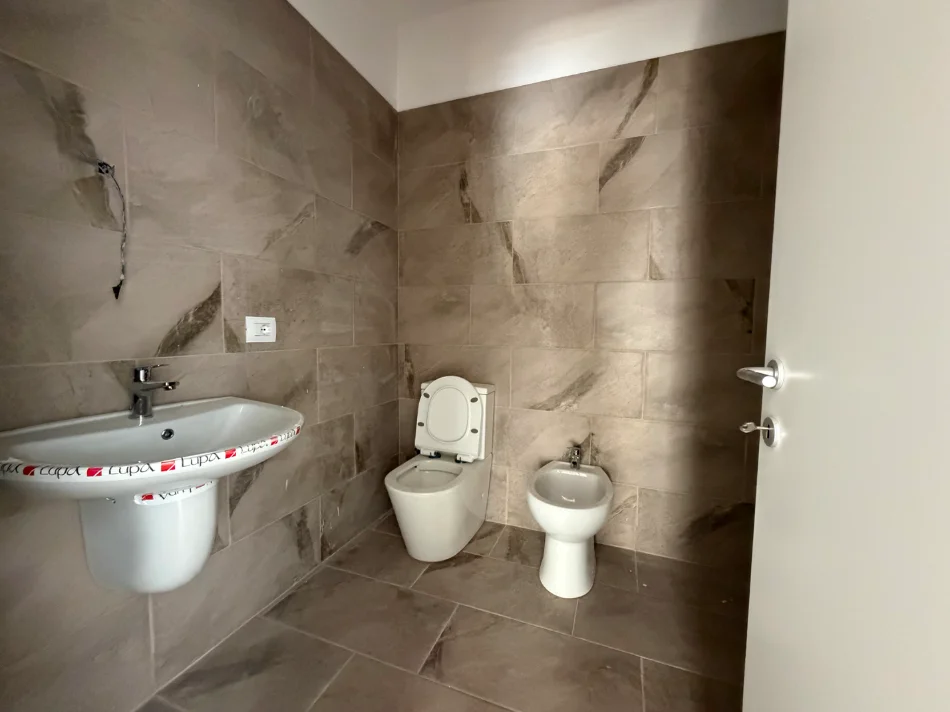 Tirane, shitet apartament 2+1+Ballkon , 85 m² 190.320 € (Sauk i Vjetër, Oaz Tirana 2)