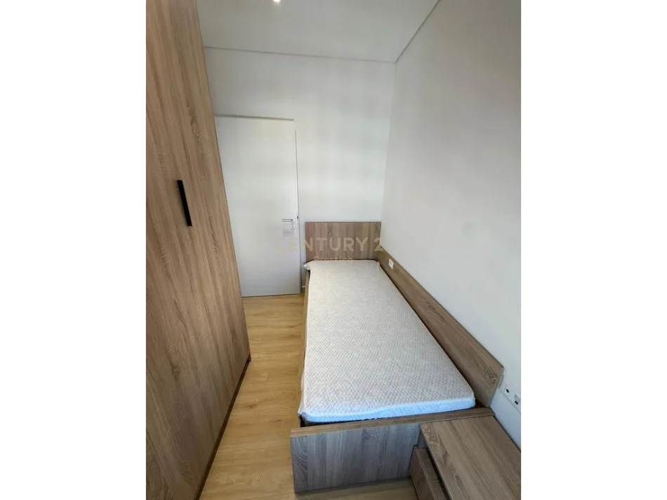 Tirane, jepet me qera apartament 2+1 Kati 8, 70 m² 500 € (rezidenca Kadiu)