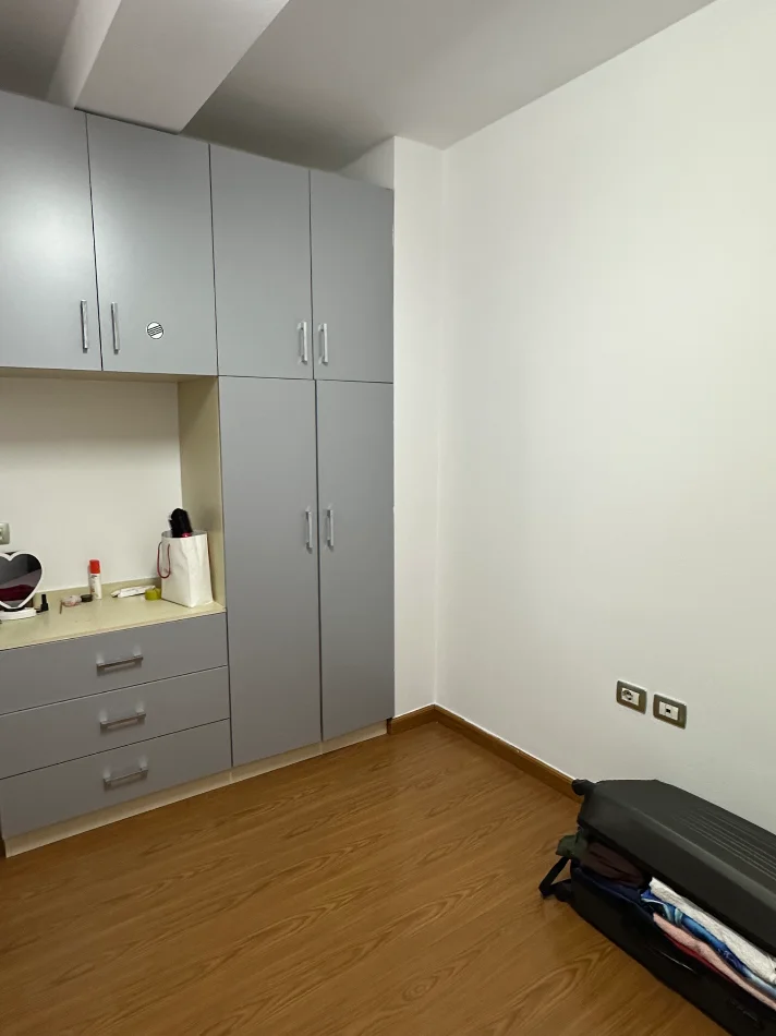 Tirane, jepet me qera apartament 2+1 Kati 5, 85 m² 500 € (Astir)