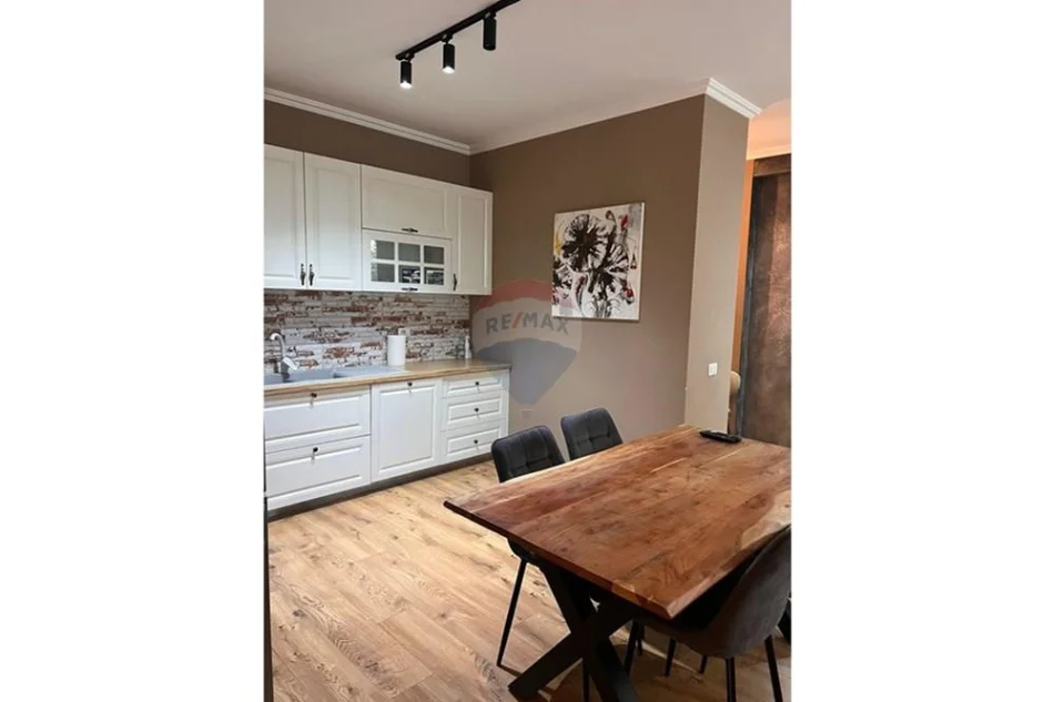 Tirane, jepet me qera 2+1 , 98 m² 850 € (Kopshti Botanik)