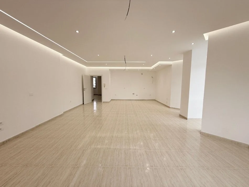 Tirane, shitet ambjent biznesi Kati 7, 180 m² 410.000 € 