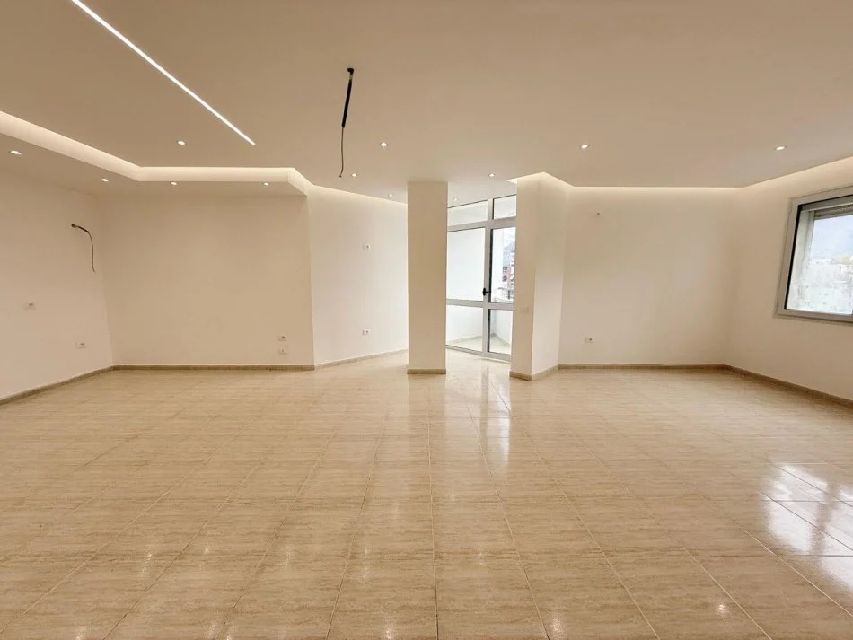 Tirane, shitet ambjent biznesi Kati 7, 180 m² 410.000 € 