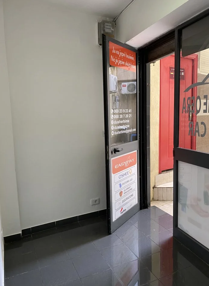 Tirane, jap me qera dyqan Kati 0, 7 m² 200 € (Rruga e Durrësit)