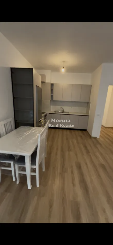 Tirane, jepet me qera apartament 2+1 Kati 3, 100 m² 600 € (Kinostudio)