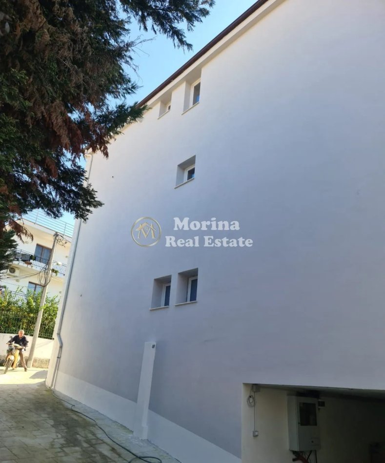 Tirane, jepet me qera Vile 1+1 Kati 2, 80 m² 400 € (Shkoze)