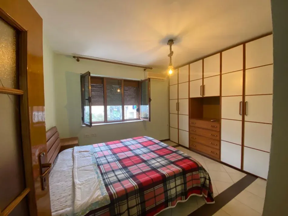 Tirane, jepet me qera apartament 1+1 Kati 3, 70 m² 500 € (Delijorgji)