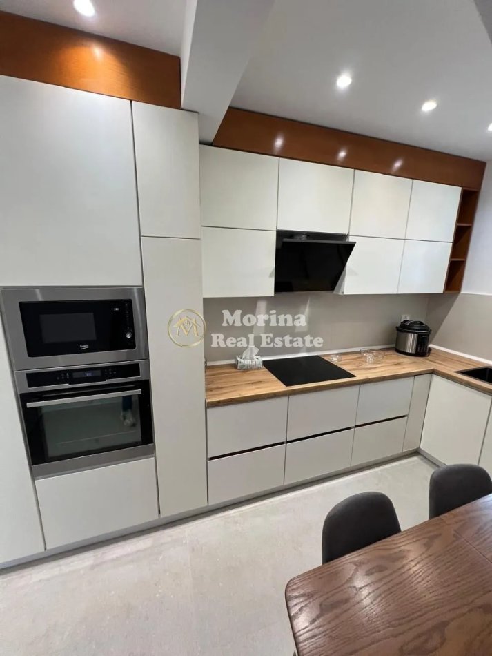 Tirane, jepet me qera apartament 2+1 Kati 1, 95 m² 650 € (Don Bosko)