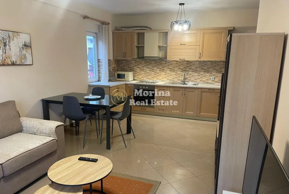 Tirane, jepet me qera apartament 2+1 Kati 4, 100 m² 800 € (Liqeni i Thate)