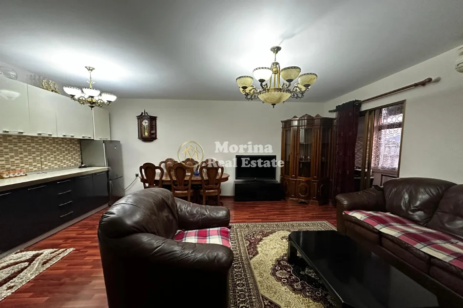 Tirane, jepet me qera apartament 2+1 Kati 5, 100 m² 700 € (Rruga Fortuzi)