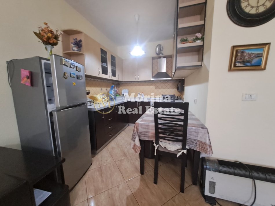 Tirane, jepet me qera apartament 2+1 Kati 2, 72 m² 500 € (Laprake)