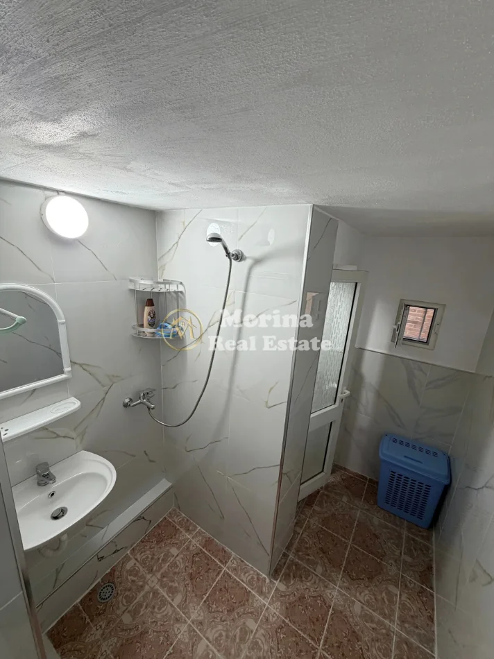Tirane, jepet me qera shtepi 1+1 Kati 1, 60 m² 400 € (Selvia)