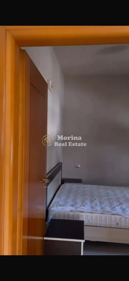 Durres, jepet me qera Vile 3+1 Kati 2, 170 m² 400 € (Rruga Ali Pashe Tepelena)