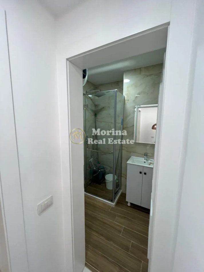 Tirane, jepet me qera apartament 2+1 Kati 4, 105 m² 1.200 € (Sheshi Willson)
