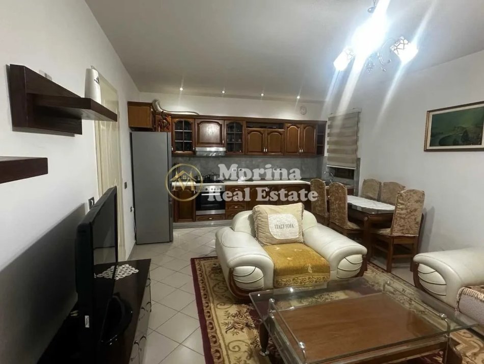 Tirane, jepet me qera shtepi 2+1 Kati 1, 120 m² 450 € (Sauk)