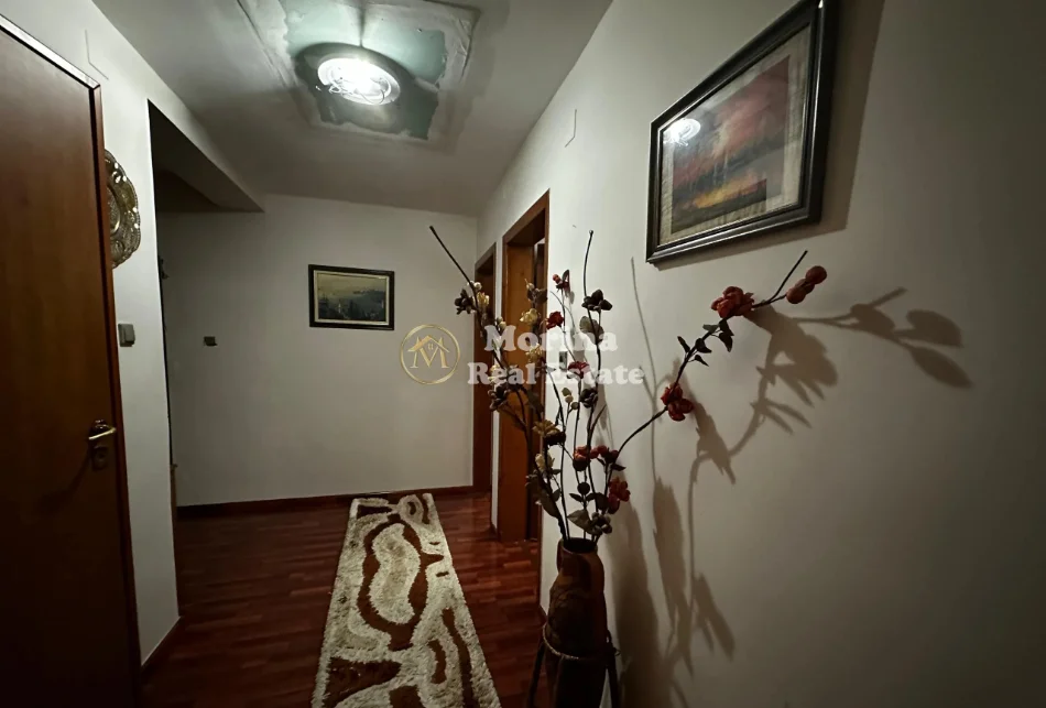 Tirane, jepet me qera apartament 2+1 Kati 5, 100 m² 700 € (Rruga Fortuzi)