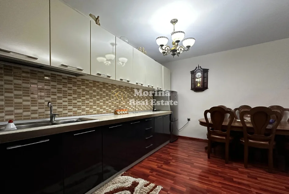 Tirane, jepet me qera apartament 2+1 Kati 5, 100 m² 700 € (Rruga Fortuzi)