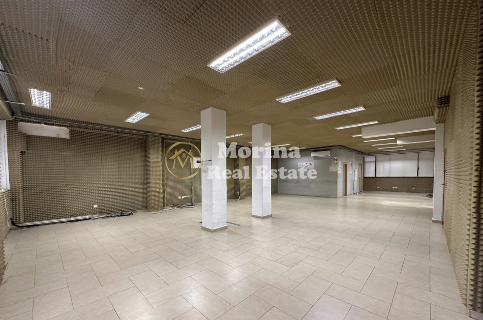 Tirane, jepet me qera ambjent biznesi Kati 2, 350 m² 3.000 € (Qytet Studenti)