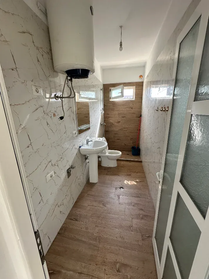 Tirane, jepet me qera Vile 1+1 Kati 4, 65 m² 350 € (5 Maji)