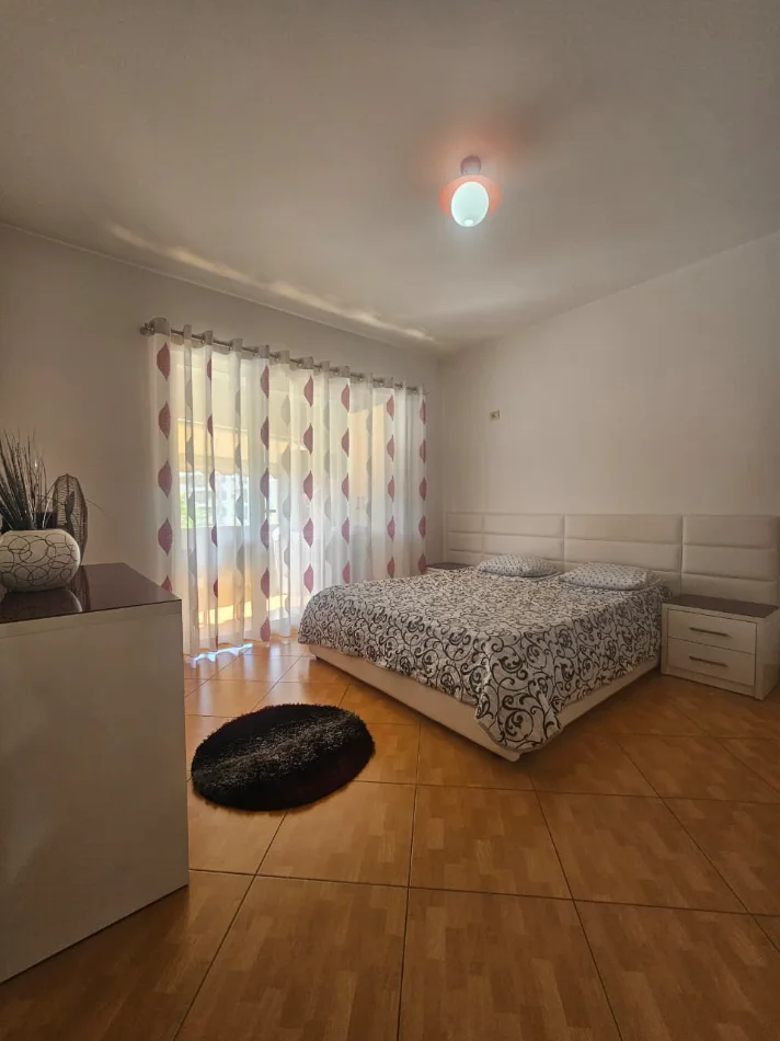 Tirane, jepet me qera apartament 2+1+Ballkon Kati 3, 70 m² 500 € 
