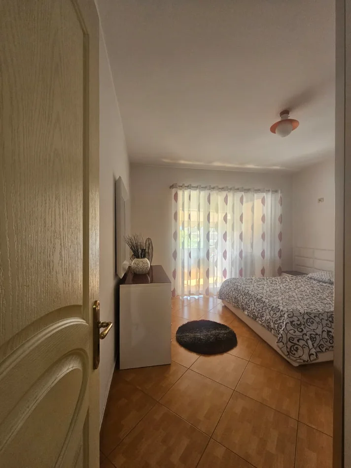 Tirane, jepet me qera apartament 2+1+Ballkon Kati 3, 70 m² 500 € 