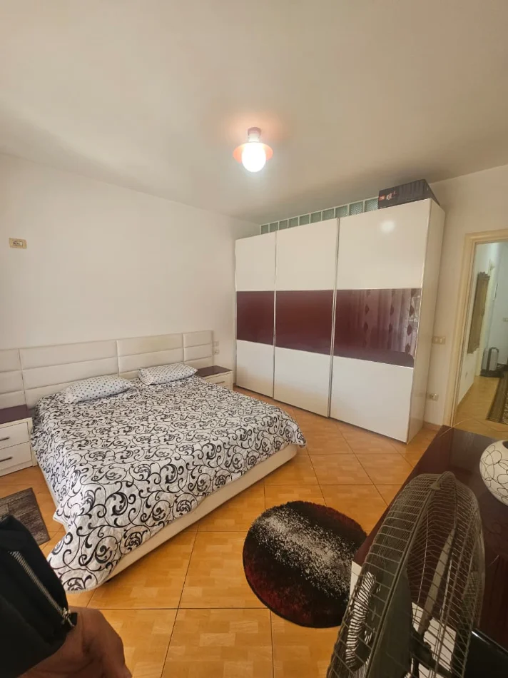 Tirane, jepet me qera apartament 2+1+Ballkon Kati 3, 70 m² 500 € 