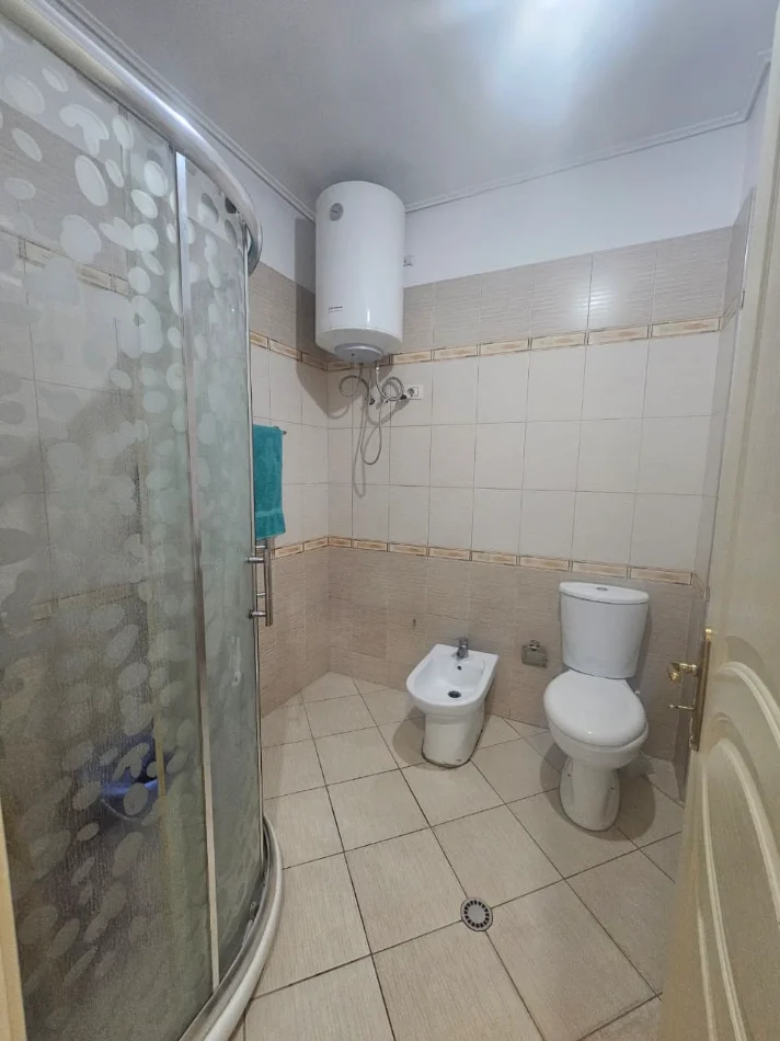 Tirane, jepet me qera apartament 2+1+Ballkon Kati 3, 70 m² 500 € 