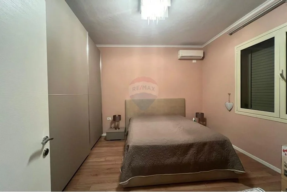 Tirane, jepet me qera apartament 1+1 Kati 3, 70 m² 650 € (Mine Peza)