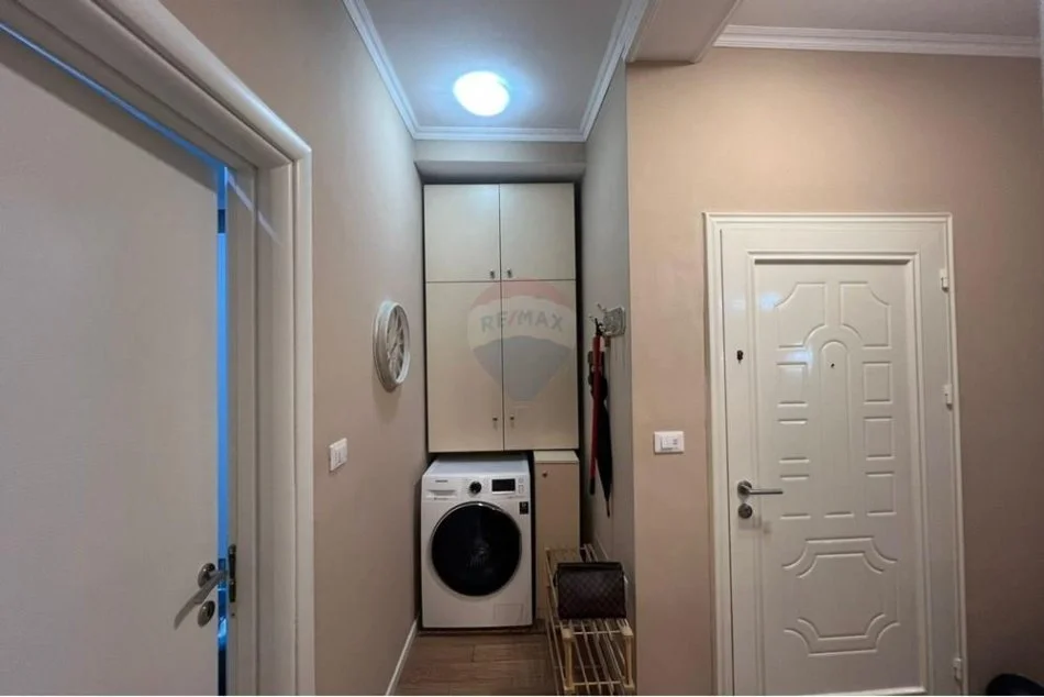 Tirane, jepet me qera apartament 1+1 Kati 3, 70 m² 650 € (Mine Peza)